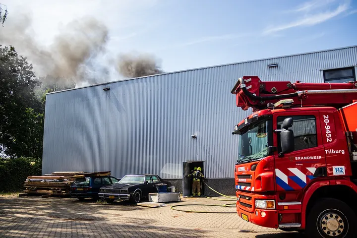 Rook uit een bedrijfspand